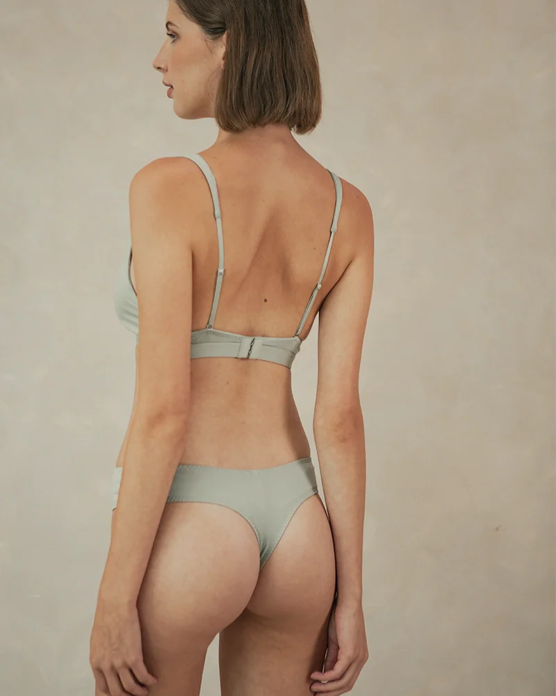 Mia Thong (Perk by Kate)